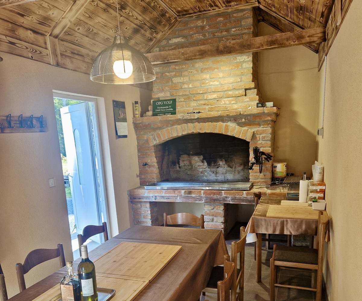 Vanjska pečenjara – OPG Volf