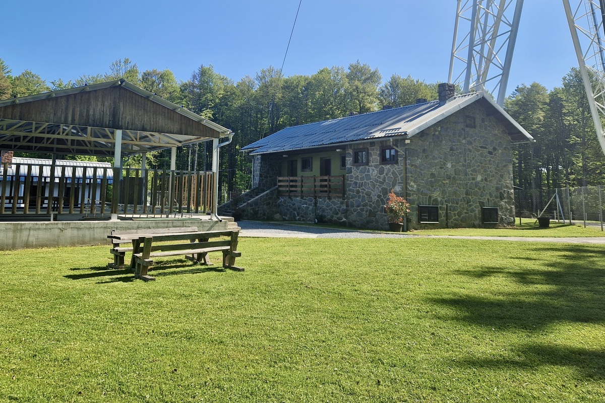 Dvorište s kućom – OPG Volf